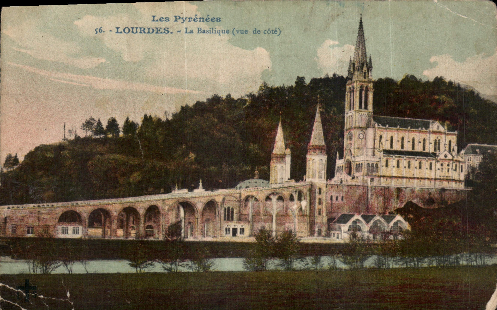 CPA Les Pyrenees Lourdes La Basilique vue de cote 