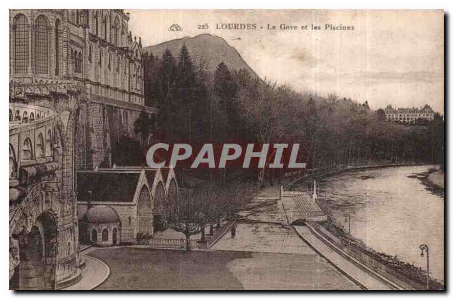 CPA Lourdes Le Gave et les Piscines 