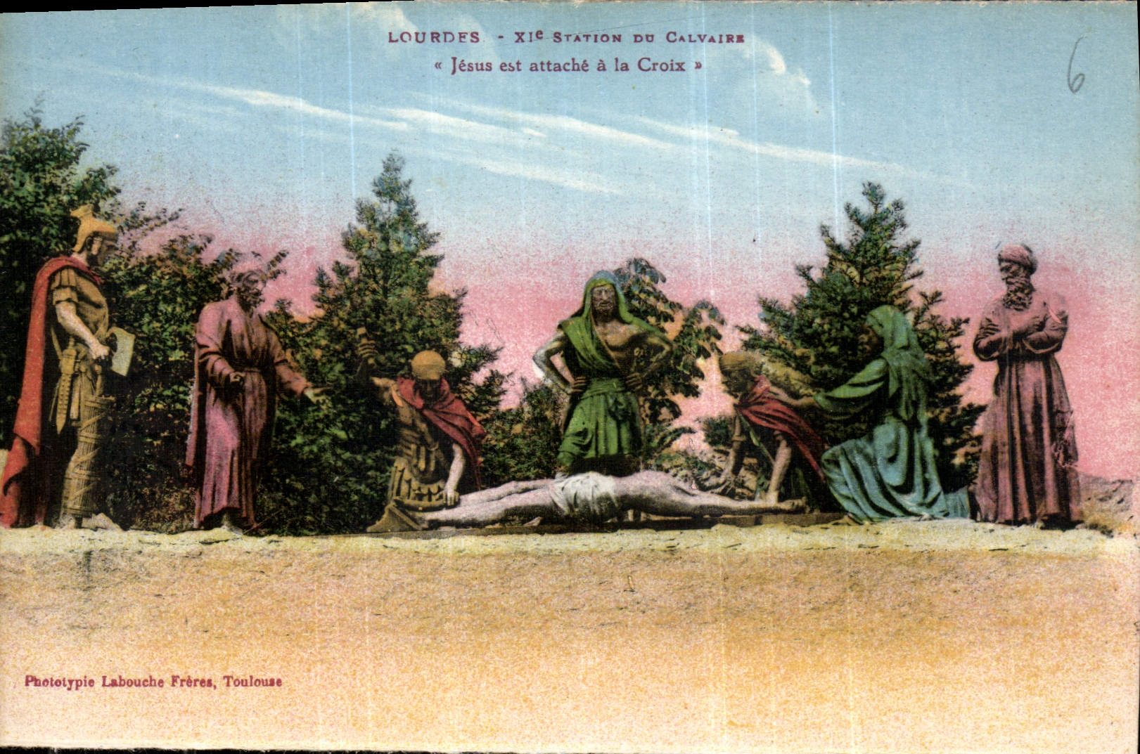 CPA Lourdes XIe station du Calvaire Jesus est attache a la Croix 