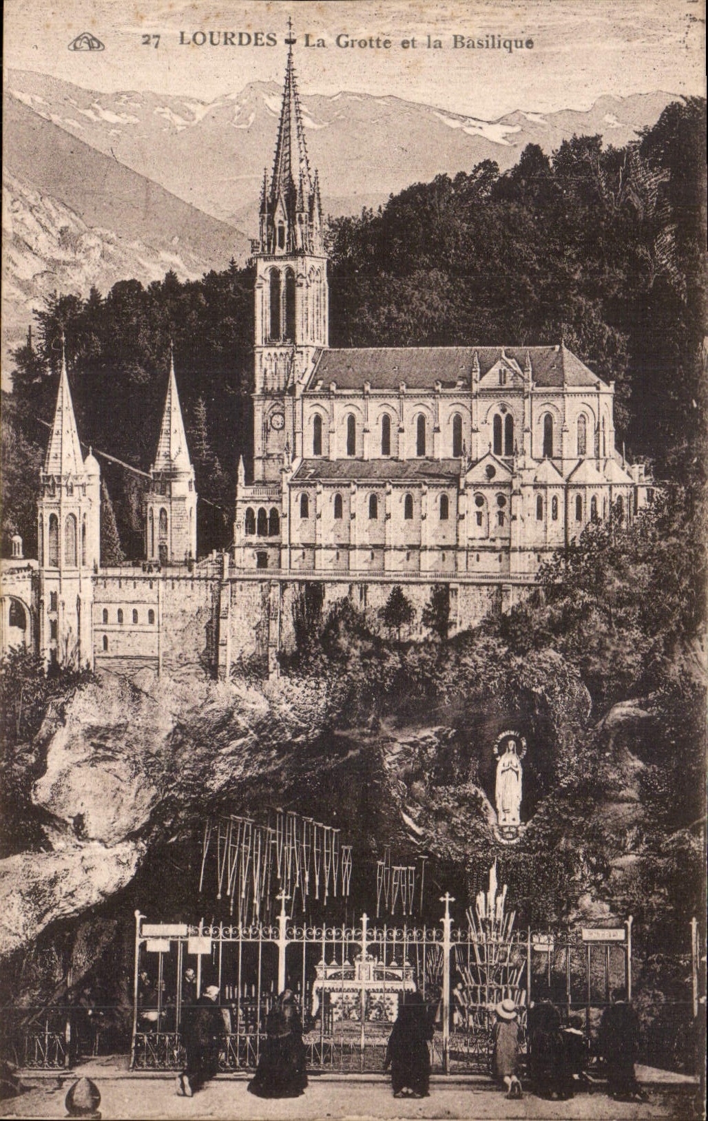 CPA Lourdes la Grotte et la Basilique 