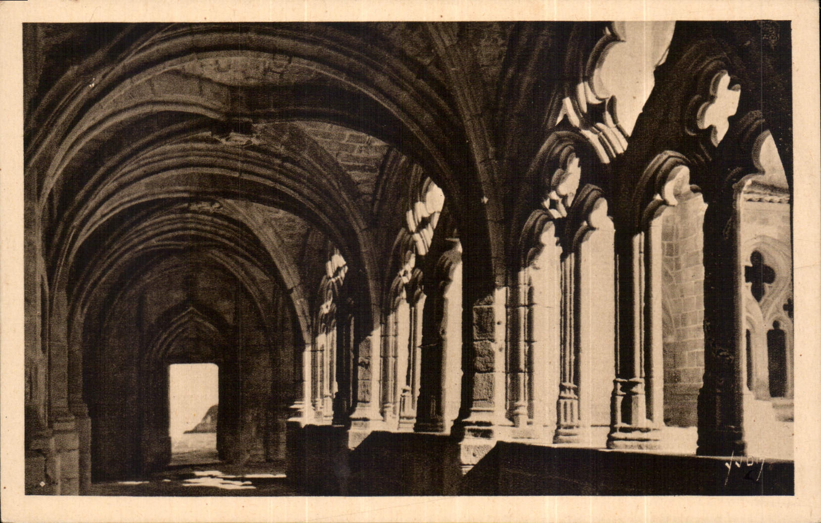 CPA La Chaise Dieu Haute Loire l'Abbaye une des Galries du cloitre XIV s 