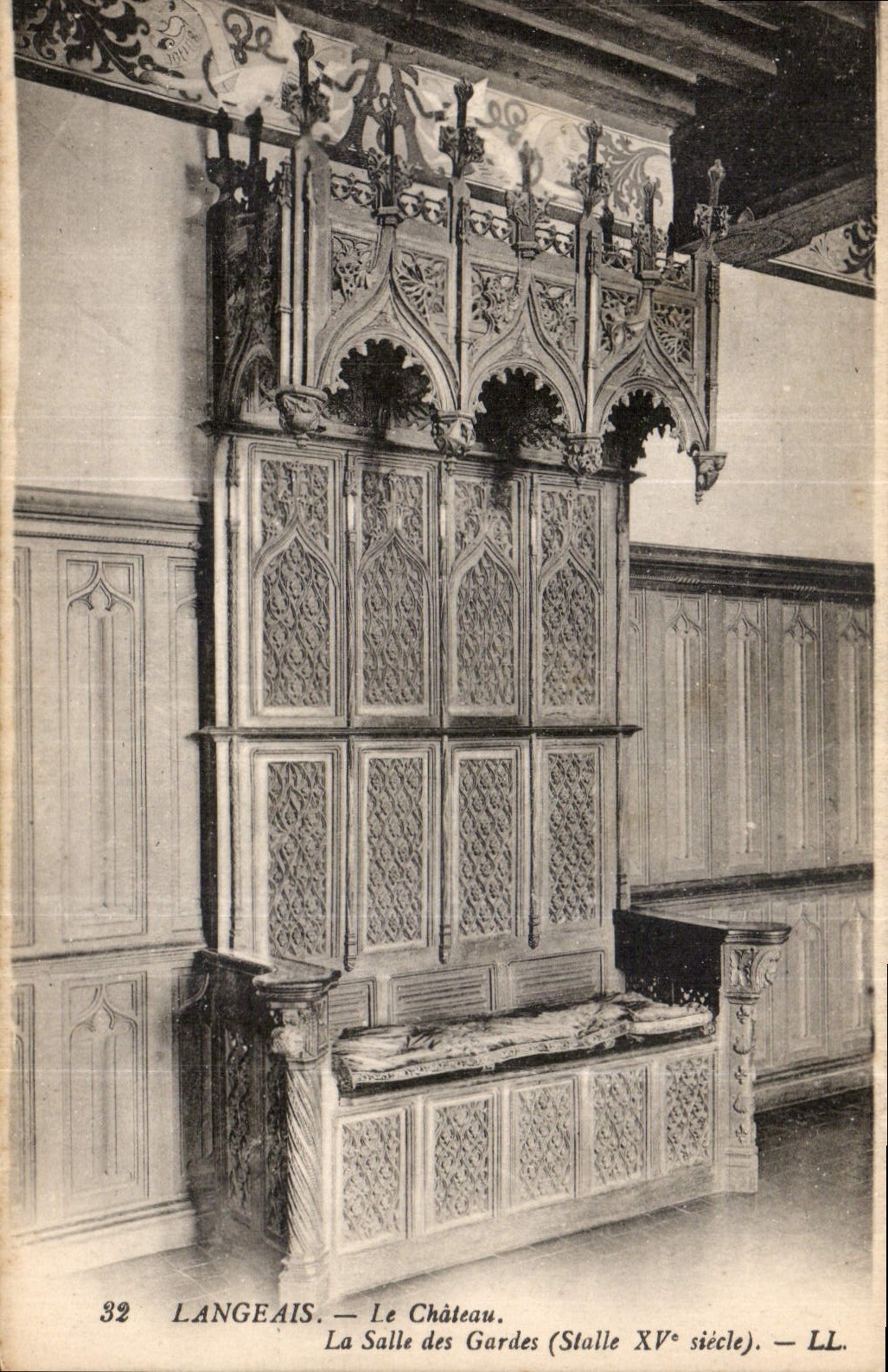 CPA Langeais le Chateau la salle des Gardes stalle XV siecle 