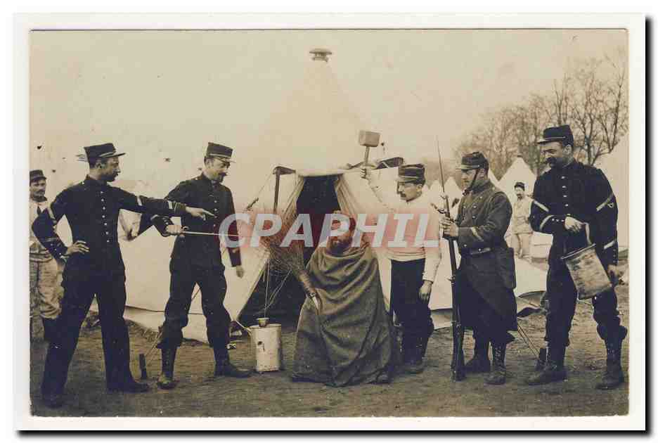 AmBRiEReS carte photo militaria punition humiliation prisonnier deserteur sorcier? etonnant rare TOP CPA