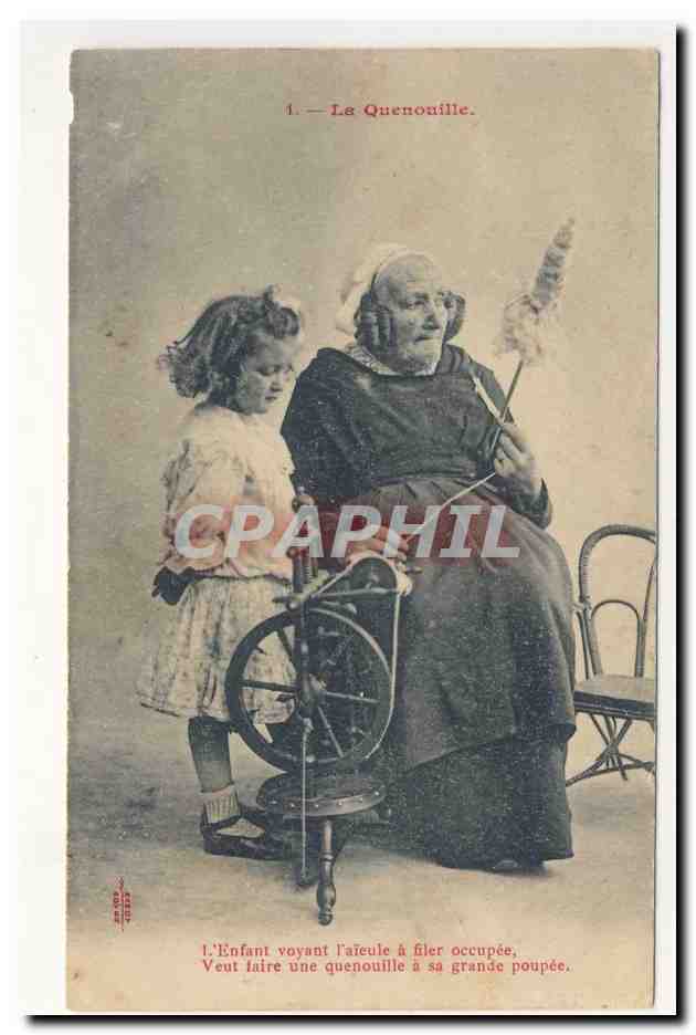 enfant voyant l'aieule filer occupee veut faire une quenouille a sa grande poupee folklore TOP CPA