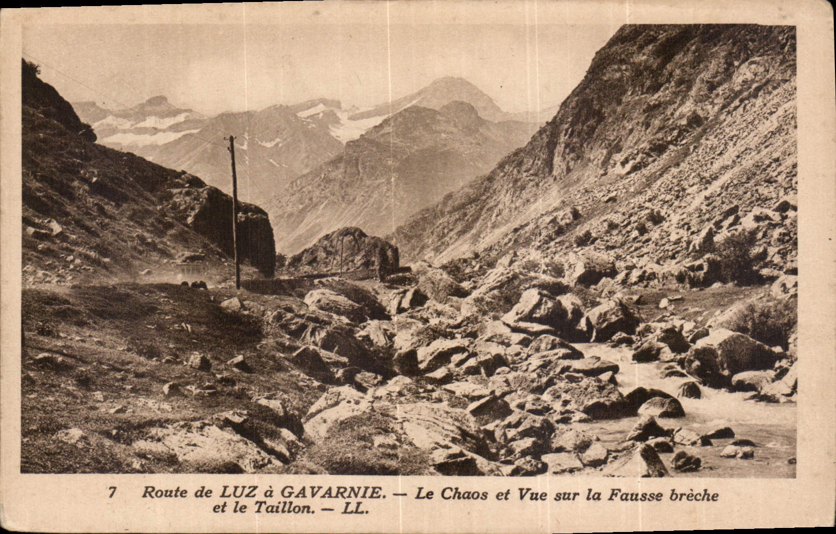 CPA Route de Luz a Gavarnie le Chaos et vue sur la Fausse breche et le Taillon 