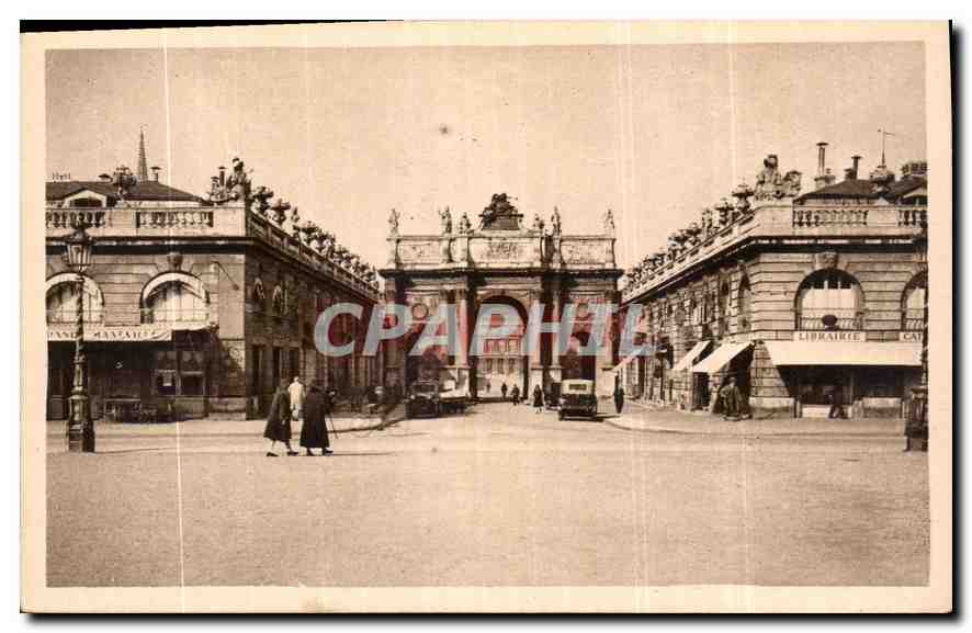 CPA Nancy la Ville aux Portes d'Or l'Arc de triomphe vue prise de la Place Stanislas 
