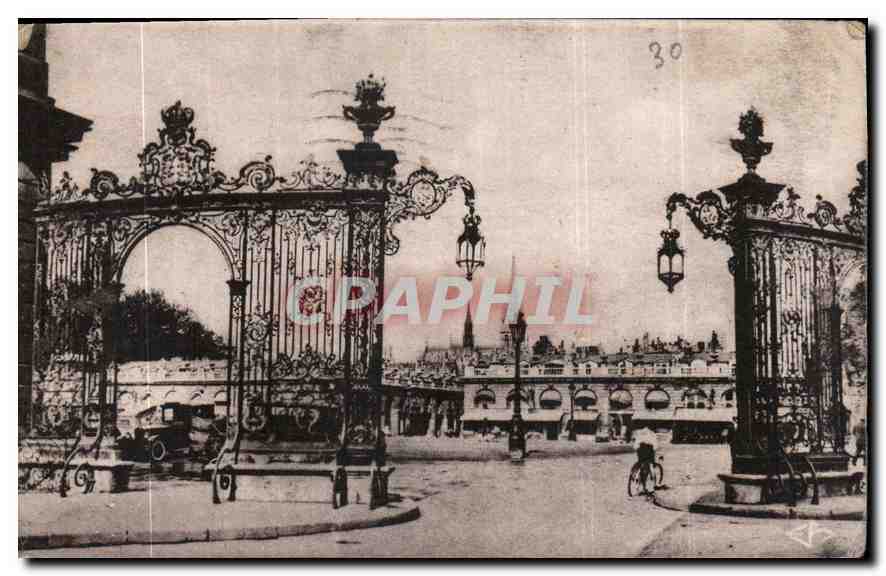 Nancy - La Ville aux Portes d'Or — Place Stanislas — éditeur inconnu, n° de série 30
