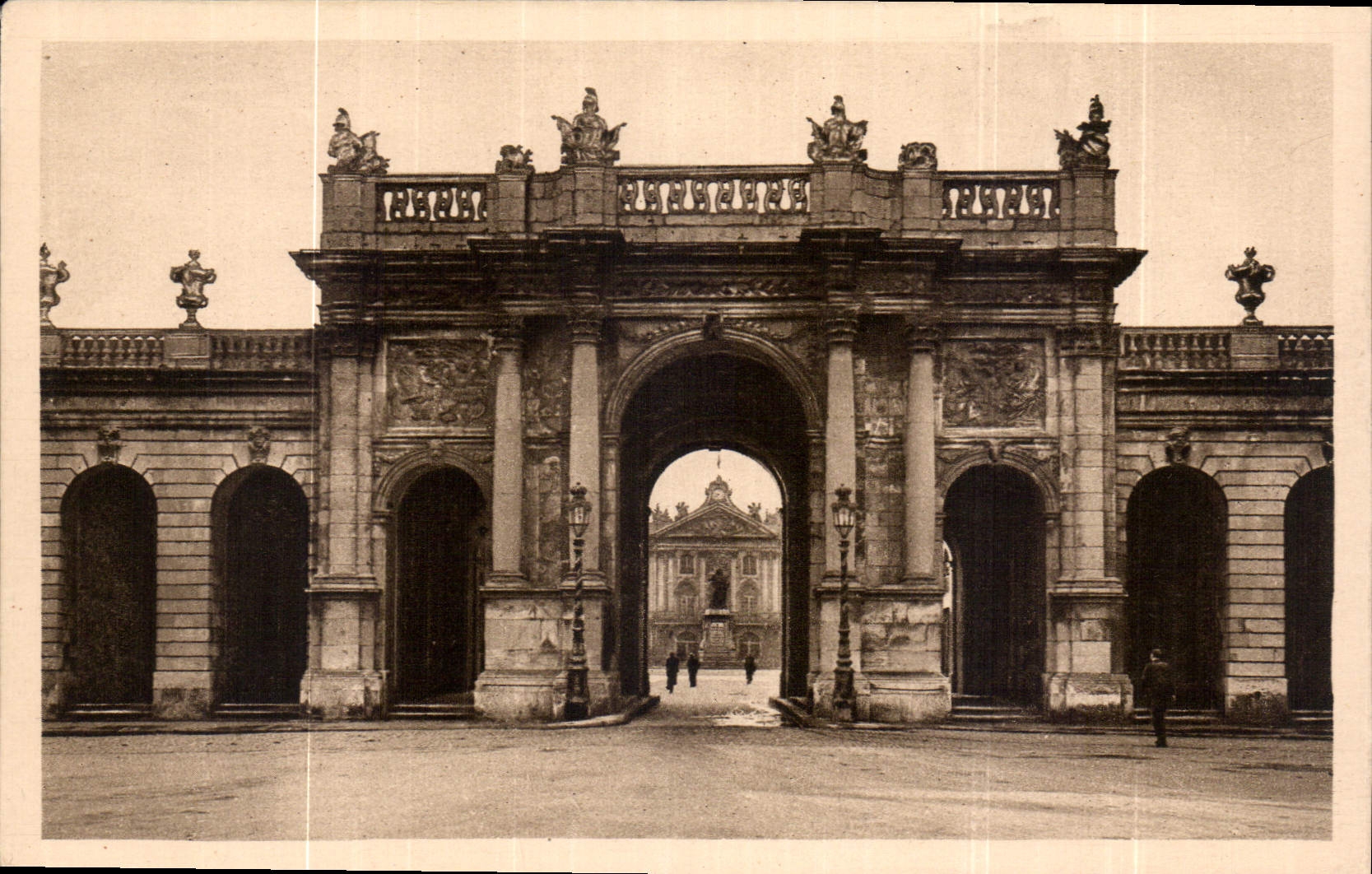 CPA Nancy la Ville aux Portes d'Or Arc de Triomphe 