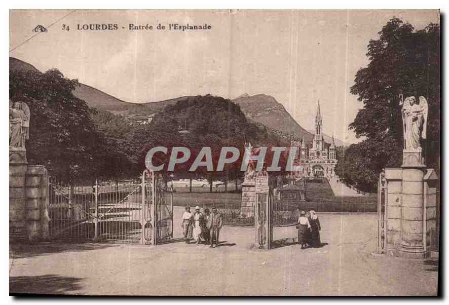CPA Lourdes Entree de l'Esplanade 
