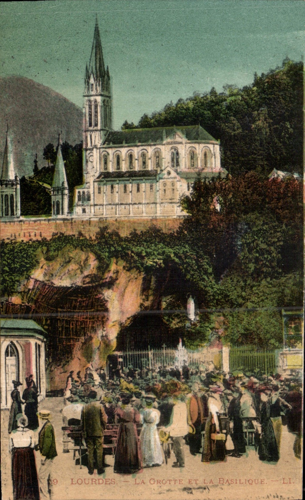CPA Lourdes la Grotte et la Basilique 