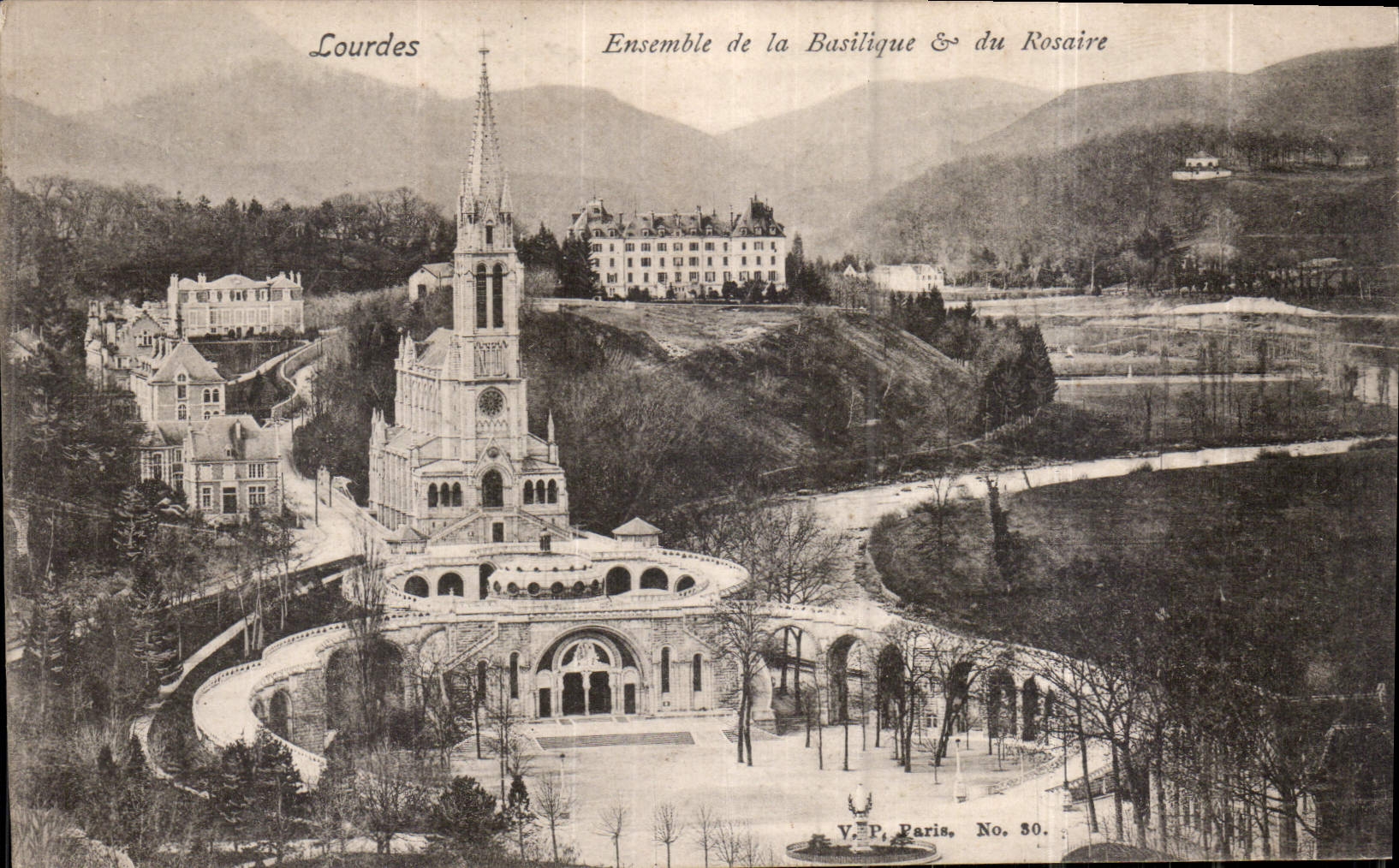 CPA Lourdes Ensemble de la Basilique et du Rosaire 