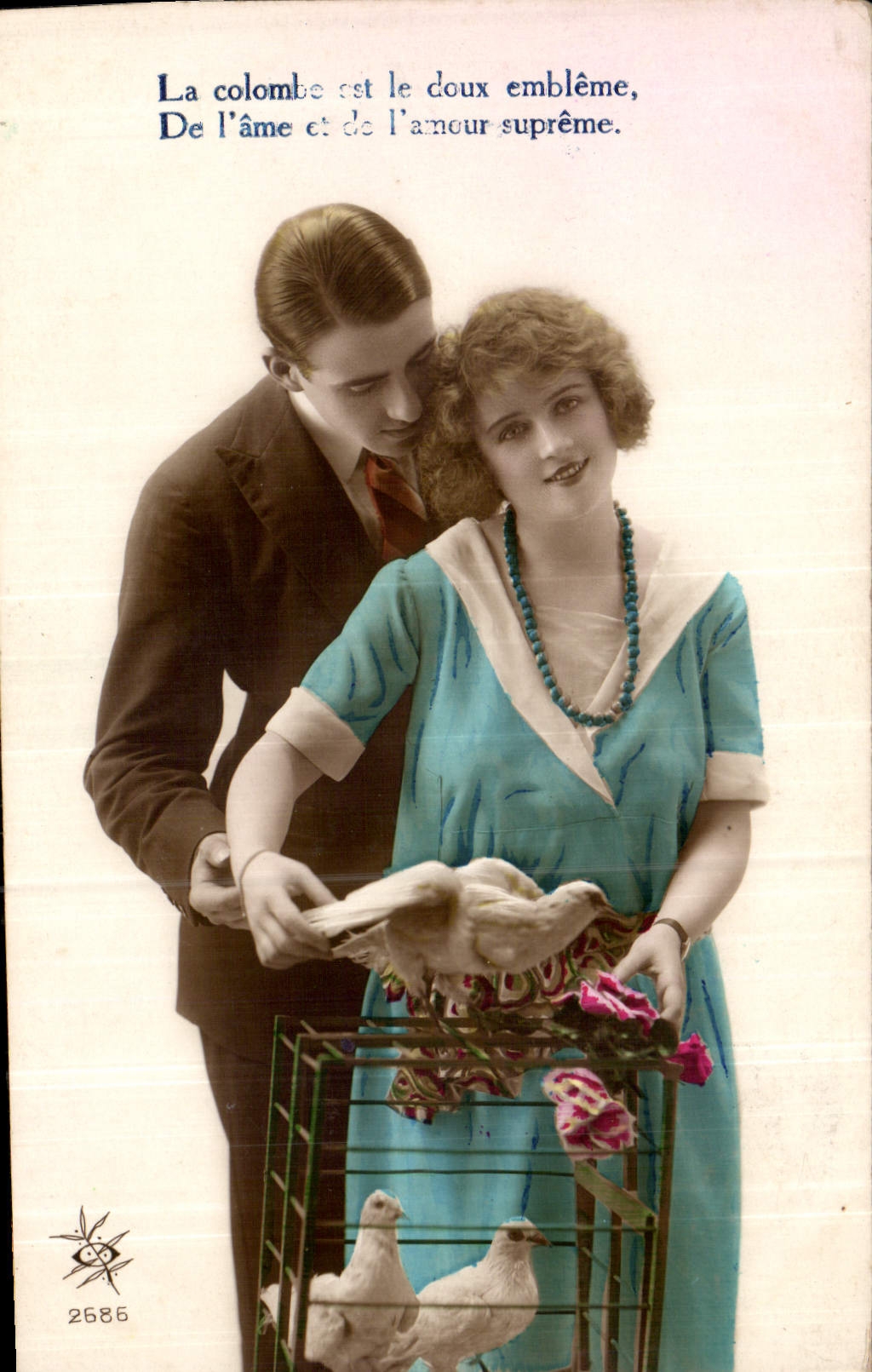 CPA La Colombe est le doux embleme de l'ame et de l'amour supreme Femme Colombe