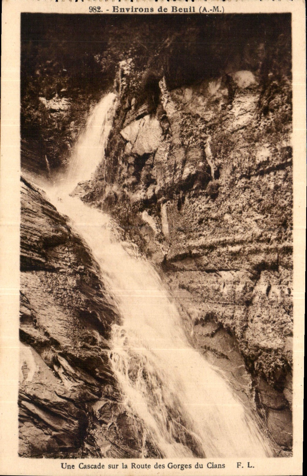 CPA Environs de Beuil A M une Cascade sur la Route des Gorges du Cians 