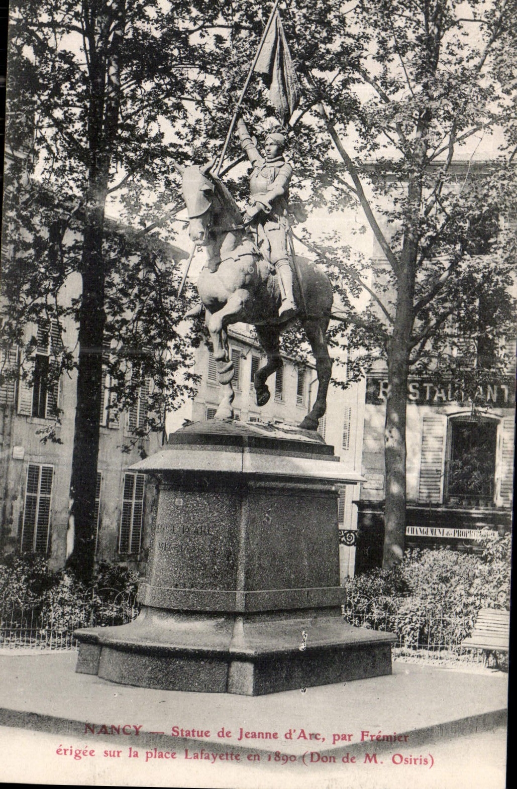 CPA Nancy Statue de Jean d'Arc Par Fremier erigee sur la Place Lafayette en 1890 Don de M Osiris 