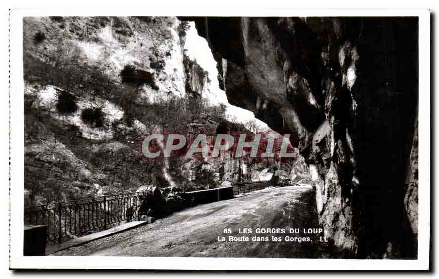 CPA Les Gorges du loup la Route dans le Gorges 