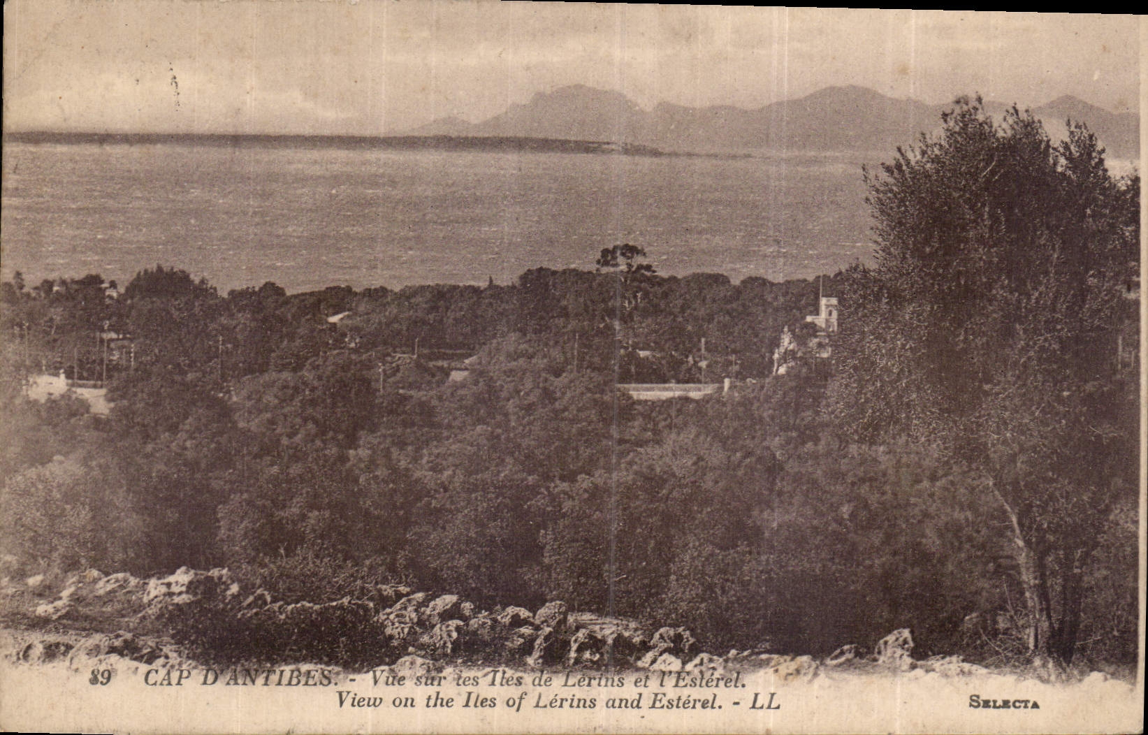 CPA Cap d'Antibes vue sur les Iles de Lerins et l'Esterel 