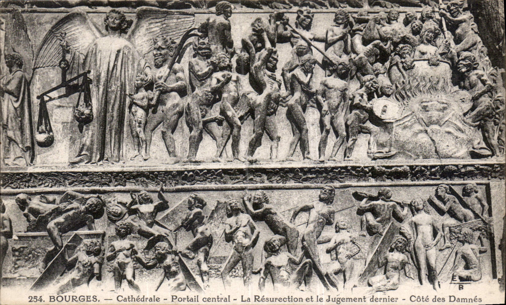 CPA Bourges Cathedrale Portail central la resurection et le Jugement dernier cote des Damnes 