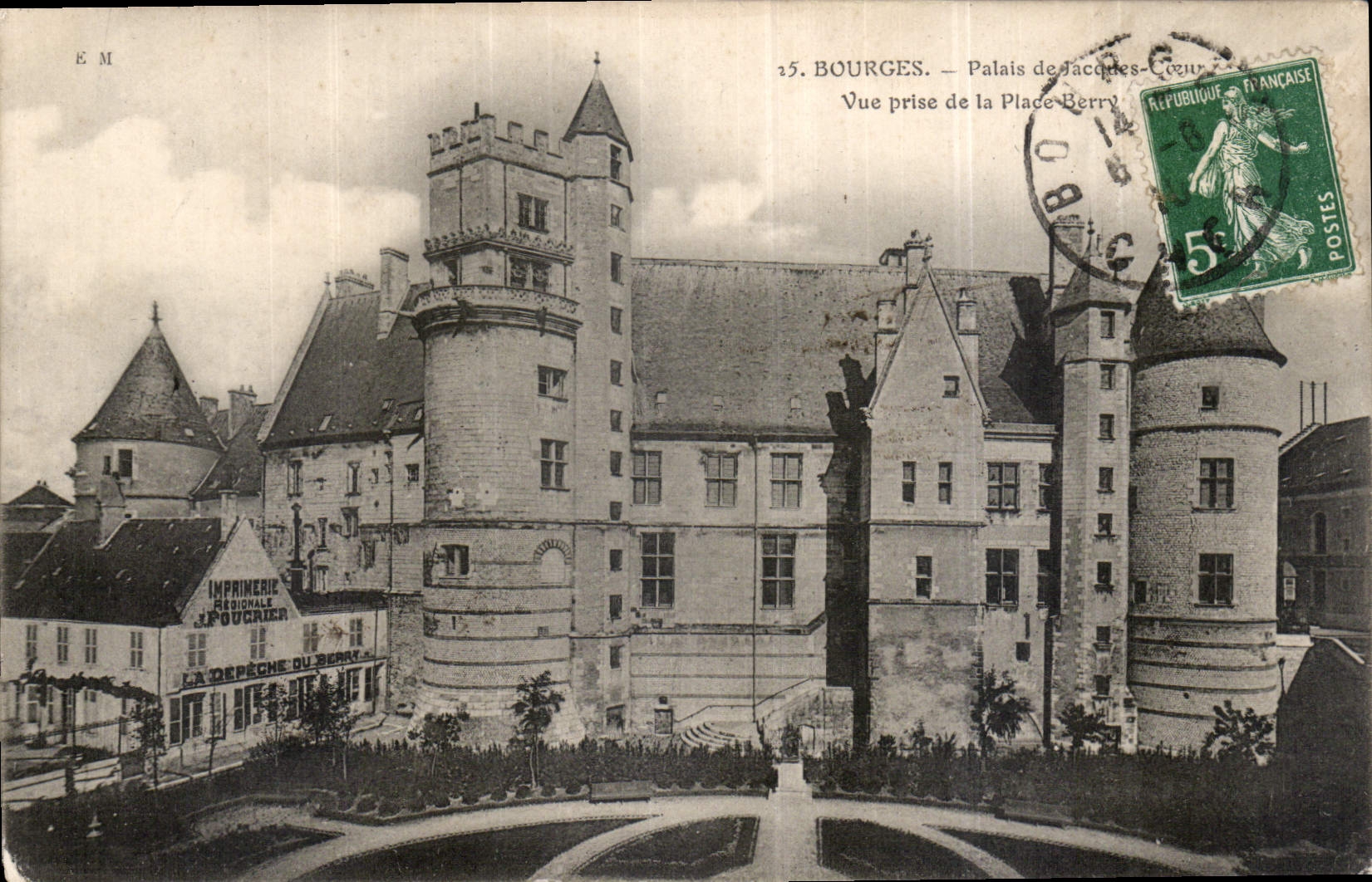 CPA Bourges Palais de Jacques Coeur vue prise de la Place Berry 