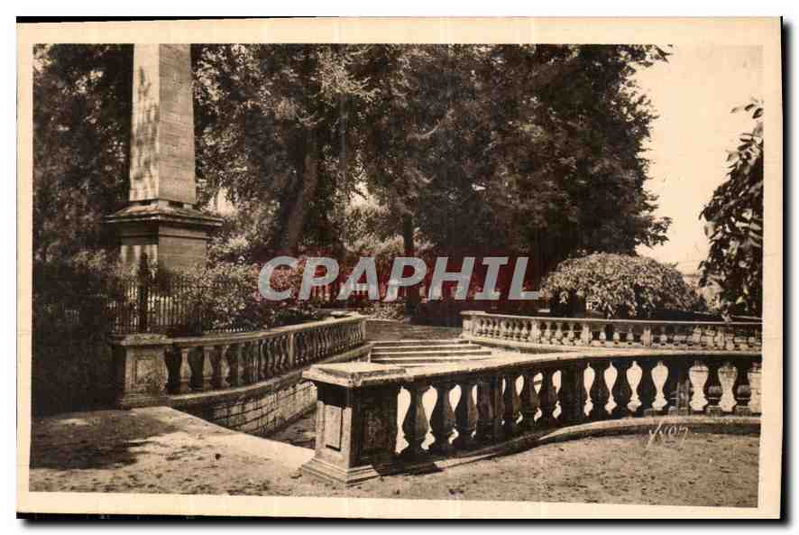 CPA La Douce France Bourges Cher le Jardin Public 