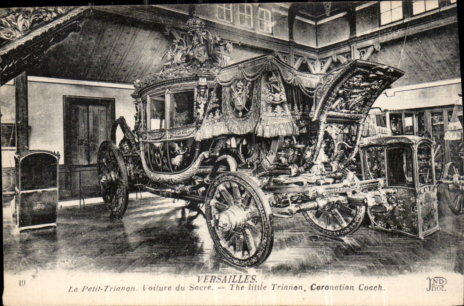 CPA Versailles Le Petit Trianon Voiture du Sacre 