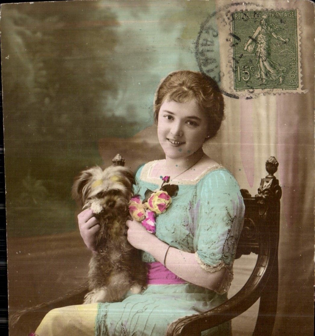 CPA Femme Chien