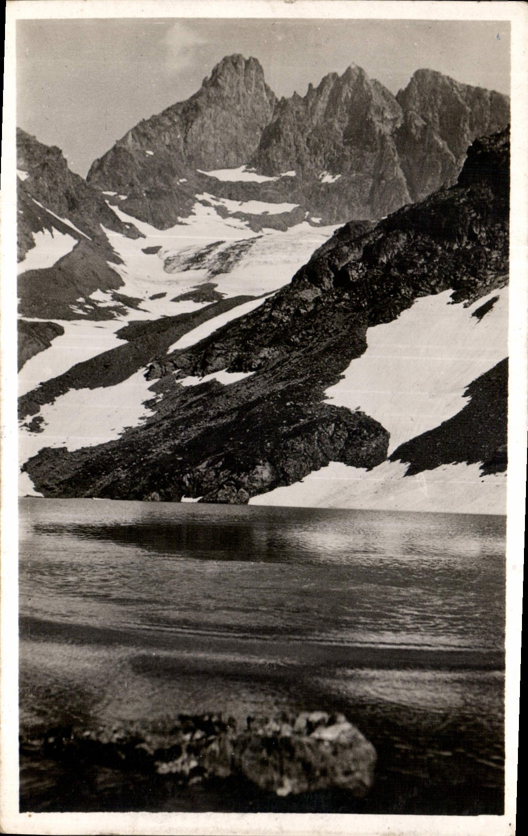 Les Trois Pics de Belledonne et le Lac de Freydane — Cliché Rozet — Édition La Croigne, Grenoble