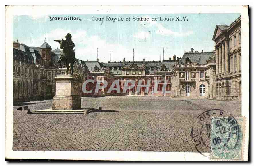 CPA Versailles Cour Royale et Statue de Louis XIV 