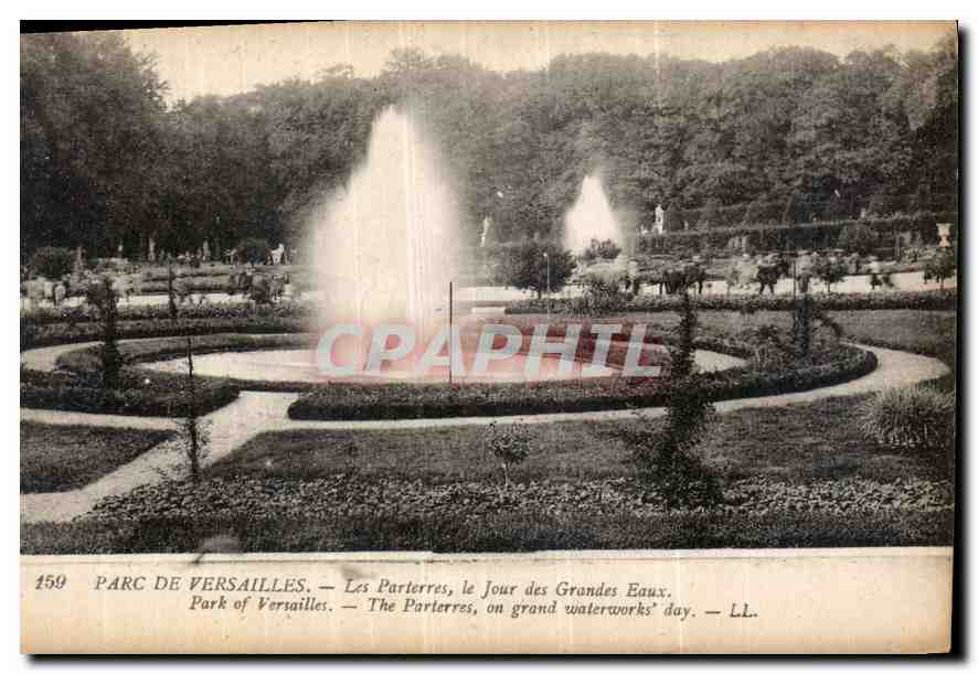 CPA Parc de Versailles Les Parterres le Jour des Grandes Eaux 