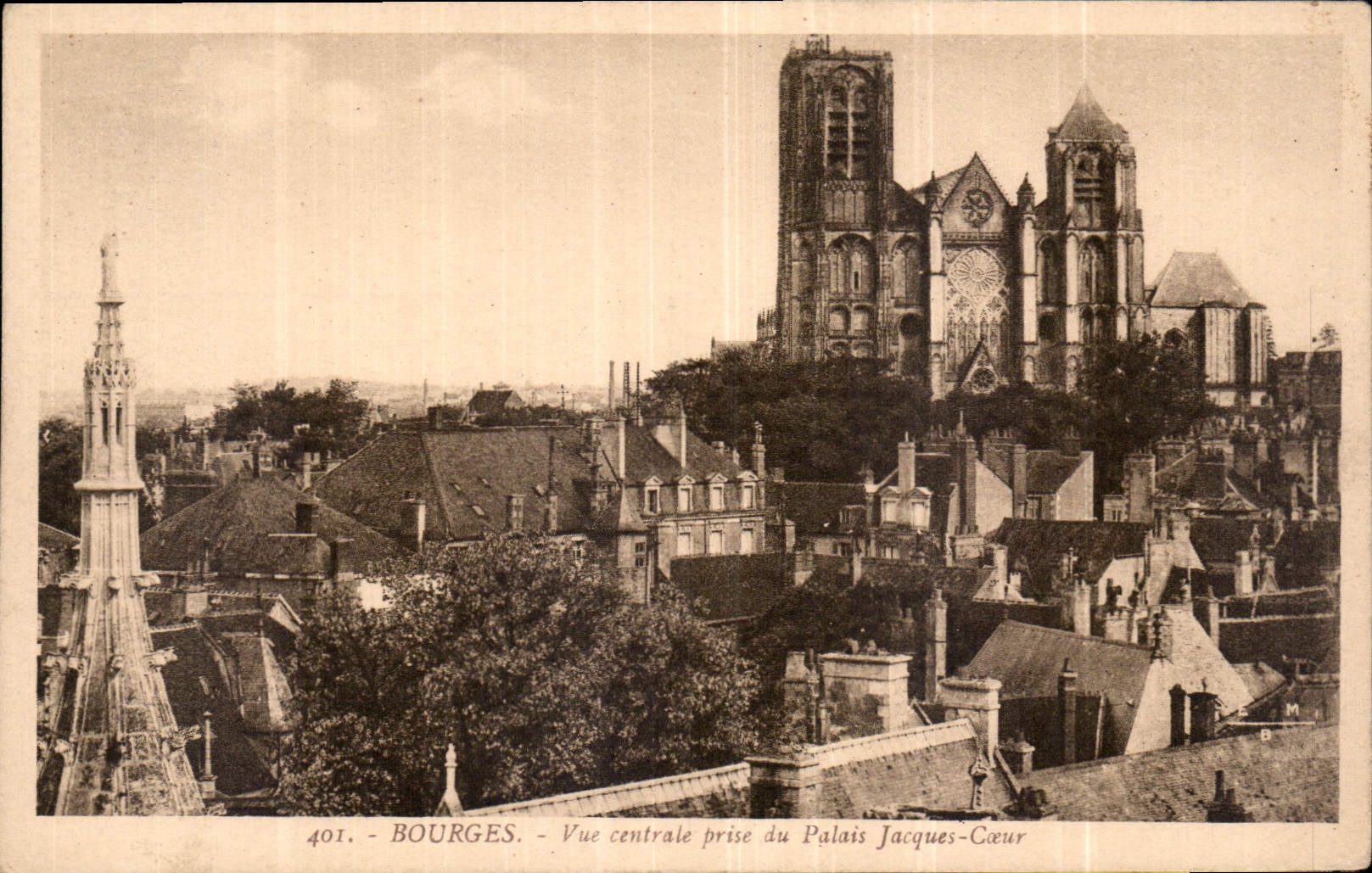 CPA Bourges Vue centrale prise du Palais Jacques Coeur 