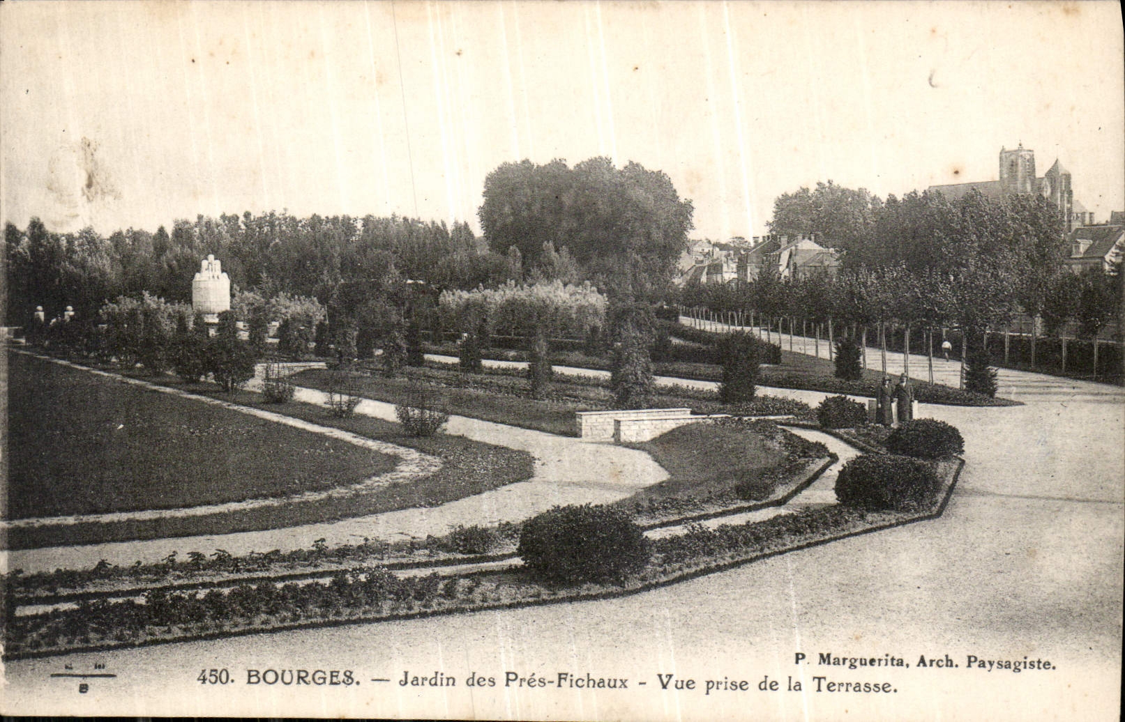 CPA Bourges Jardin des Pres Fichaux vue prise de la Terrasse 