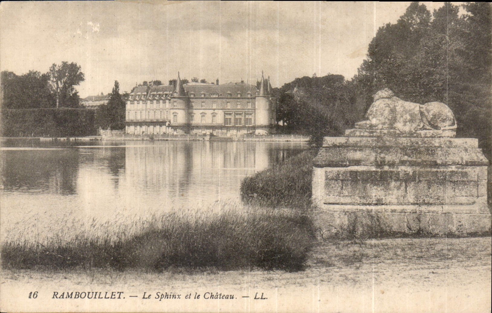 CPA Rambouillet Le Sphinx et le Chateau 