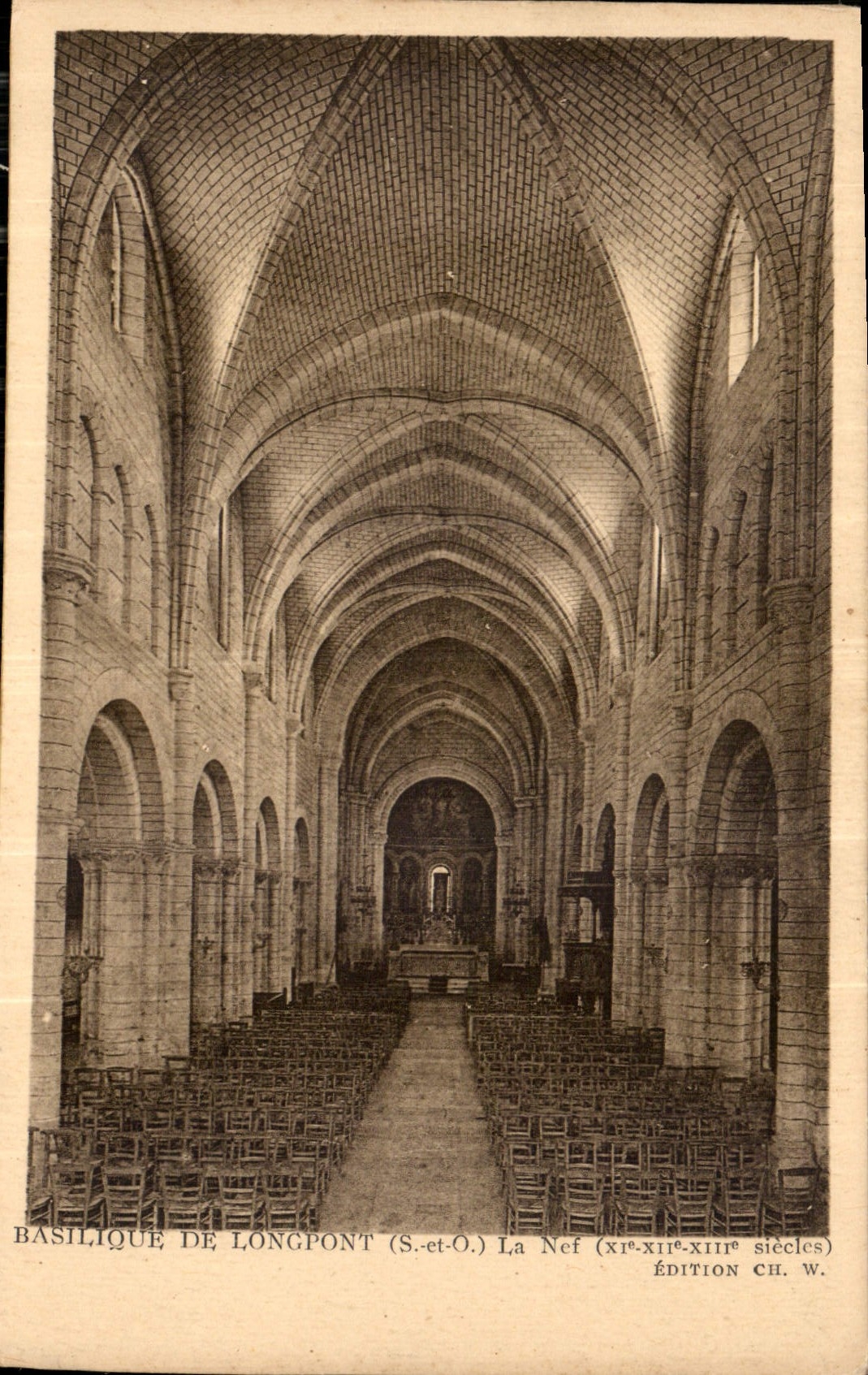 CPA Basilique de Longpont S et O La Nef 