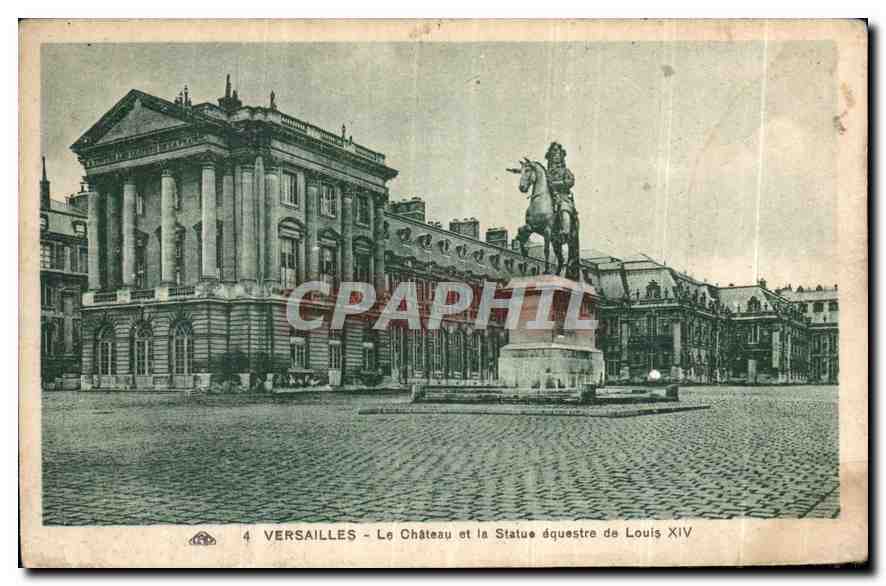 CPA Versailles le Chateau et la Statue equestre de Louis XIV 