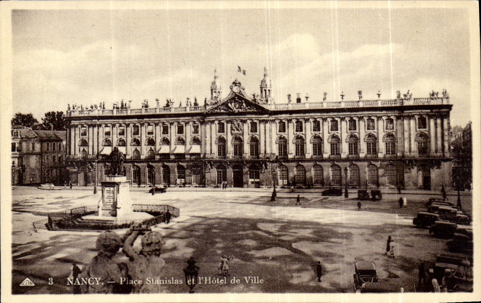 NANCY — Place Stanislas et l'Hôtel de Ville — Éditeur CPA