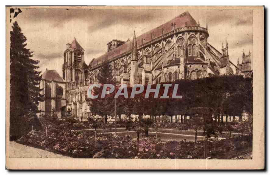 CPA Bourges Cher la Cathedrale vue prise du jardin de l'Hotel de ville 