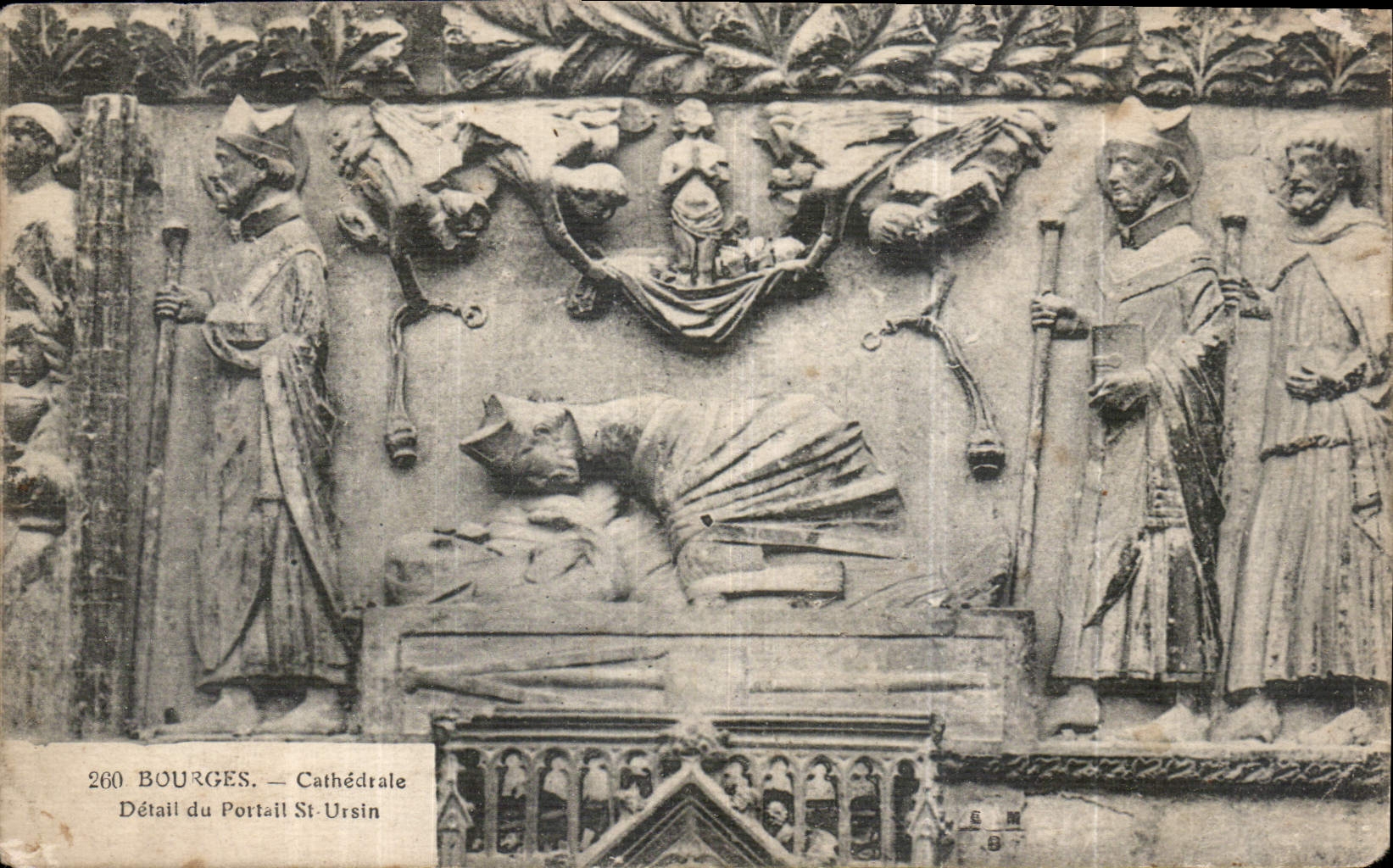 CPA Bourges Cathedrale detail du portail St Ursin 