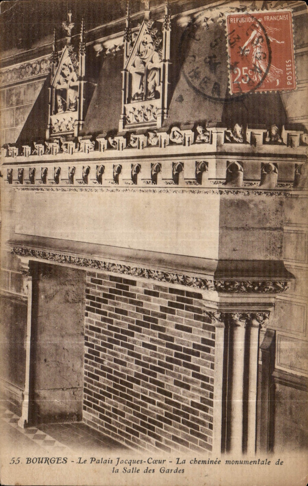 CPA Bourges le Palais Jacques Coeur la cheminee monumentale de la Salle des Gardes 