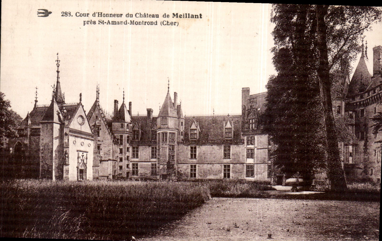 Cour d'Honneur du Château de Meillant — près St-Amand-Montrond (Cher) — éditeur inconnu, n° 283