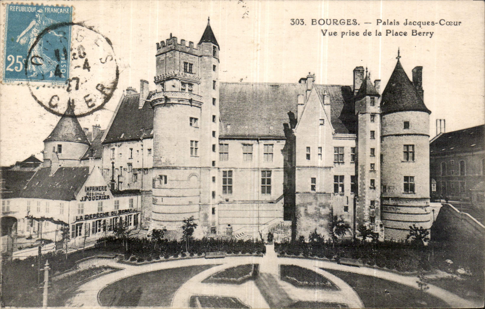 CPA Bourges Palais Jacques Coeur vue prise de la Place Berry 
