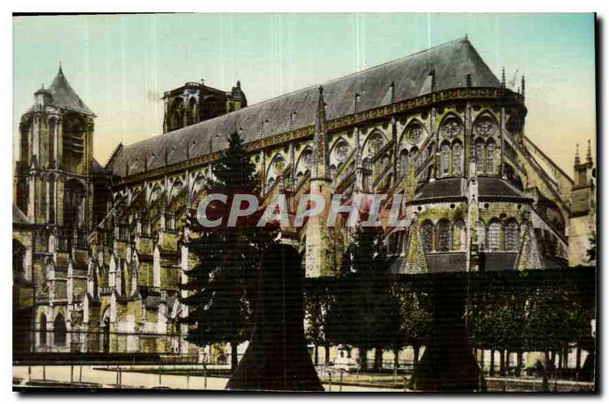 CPA Bourges Cher la Cathedrale vue prise du Jardin de l'Hotel de Ville 