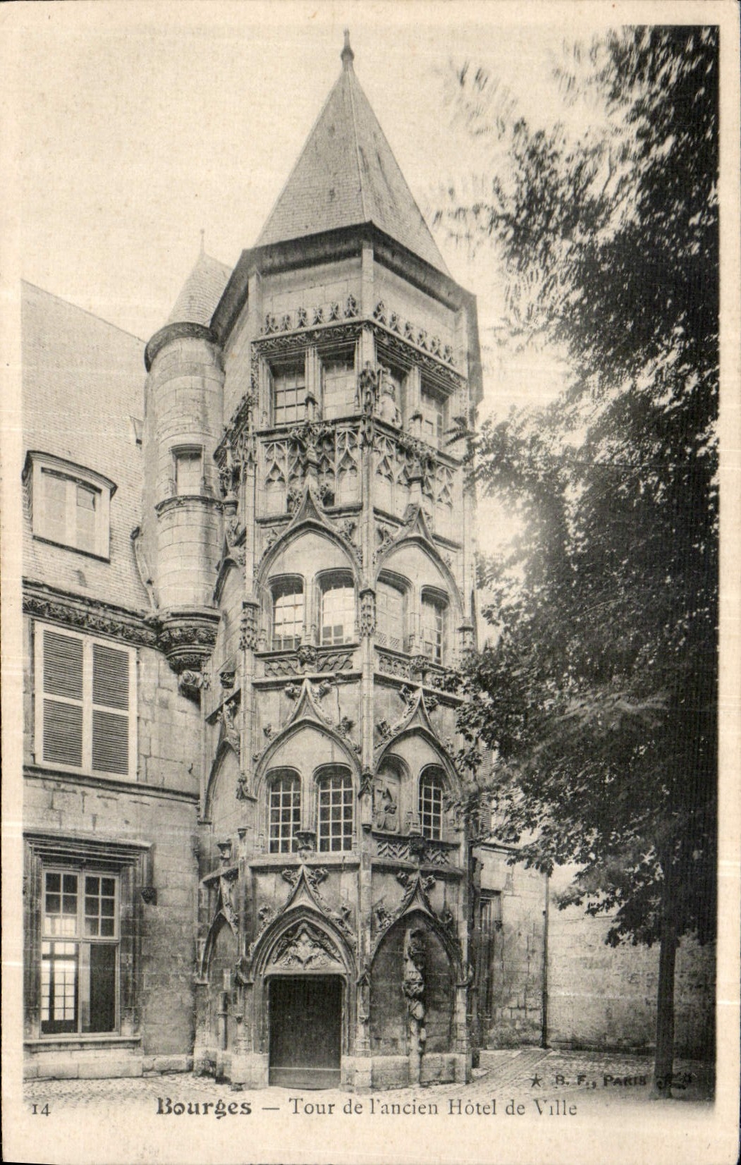 CPA Bourges Tour de l'ancien Hotel de Ville 