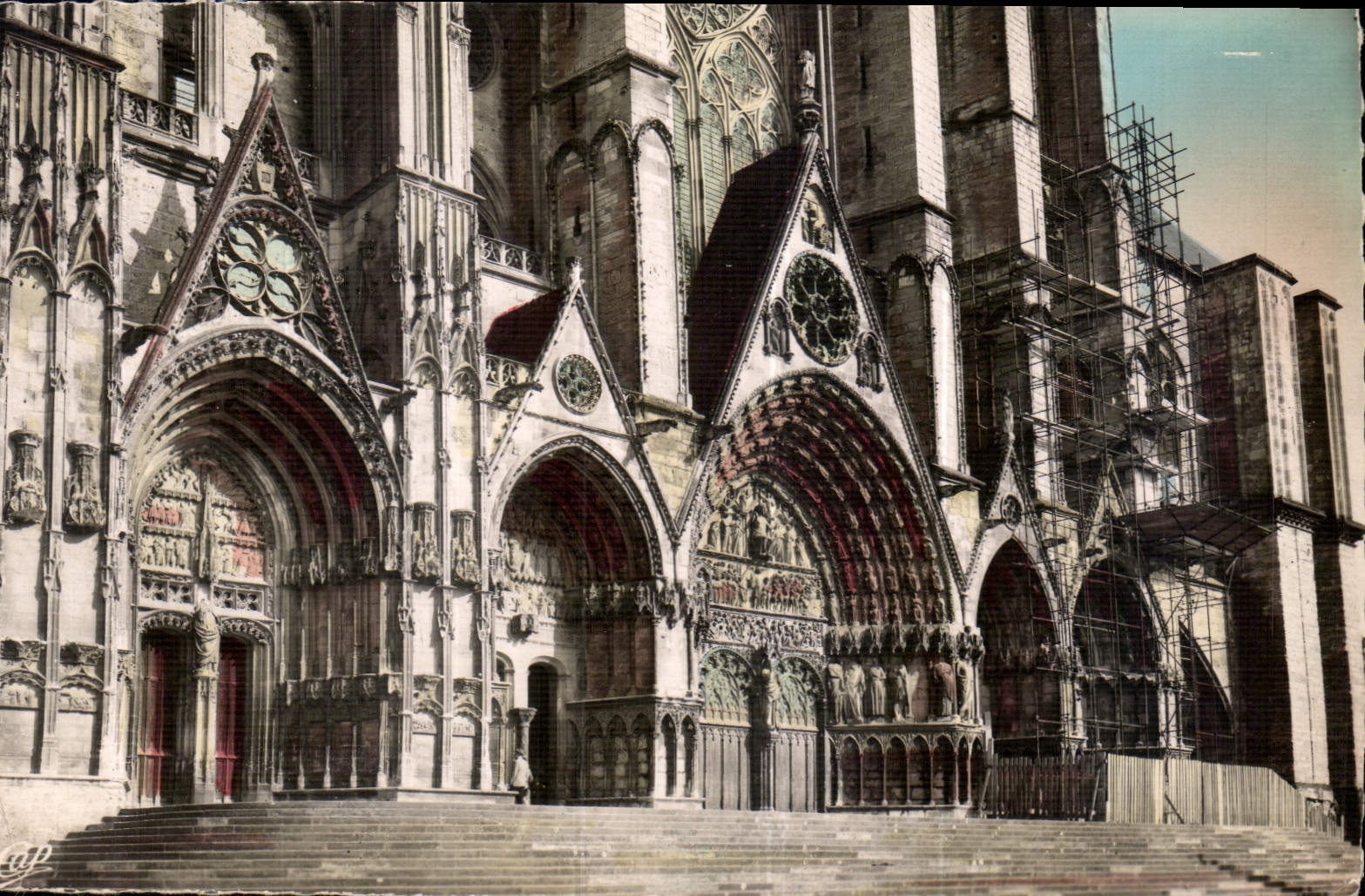 CPA Bourges Les Cinq Portails de la Cathedrale 