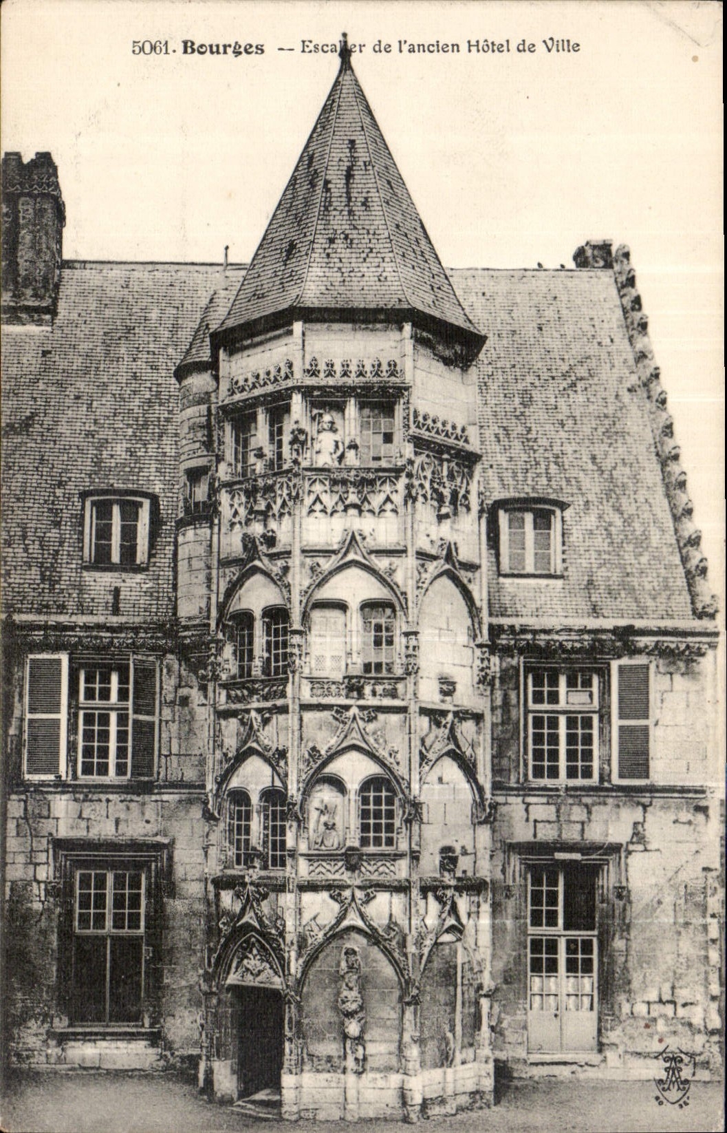 CPA Bourges Escalier de l'ancien Hotel de Ville 