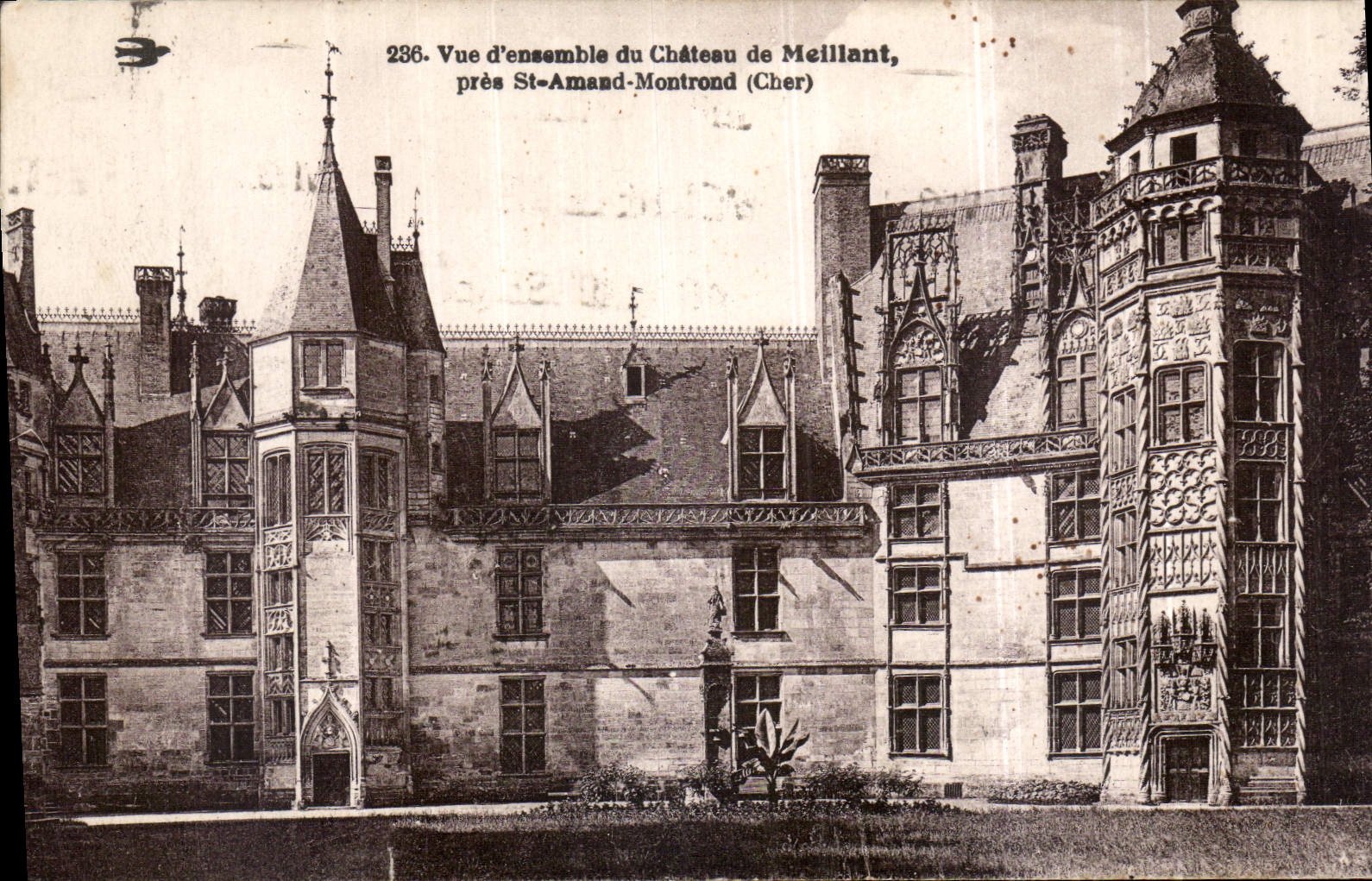 CPA Vue d'ensemble du Chateau de Meillant pres St Amand Montrond Cher 