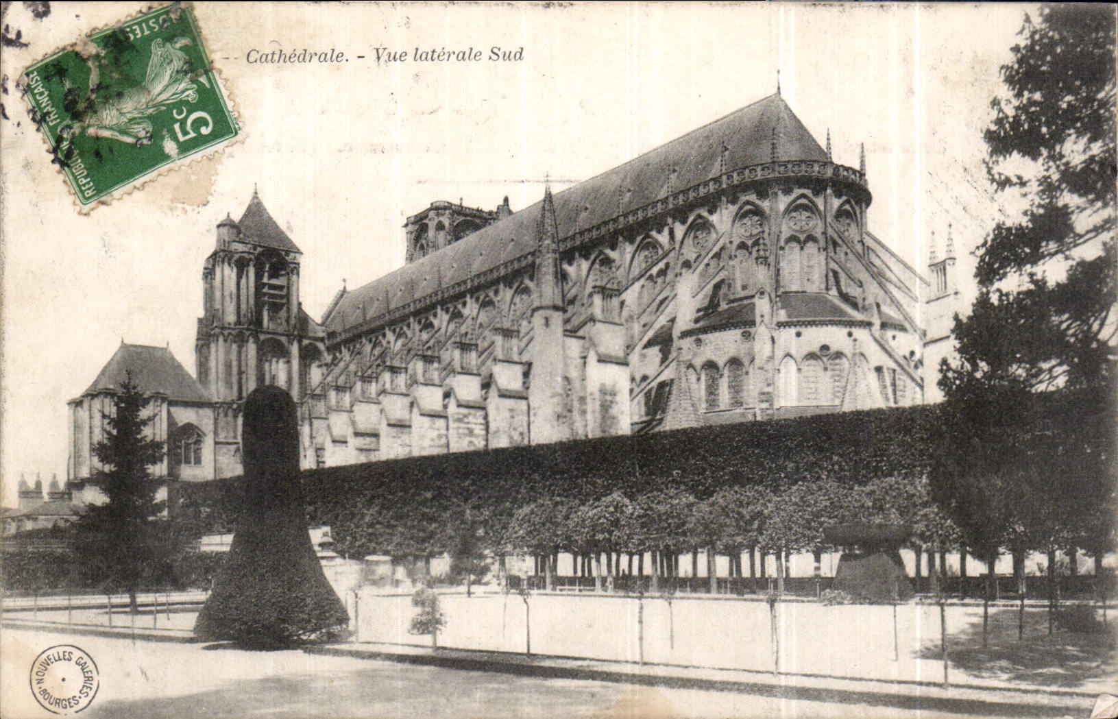 CPA Bourges Cathedrale Vue laterale Sud 