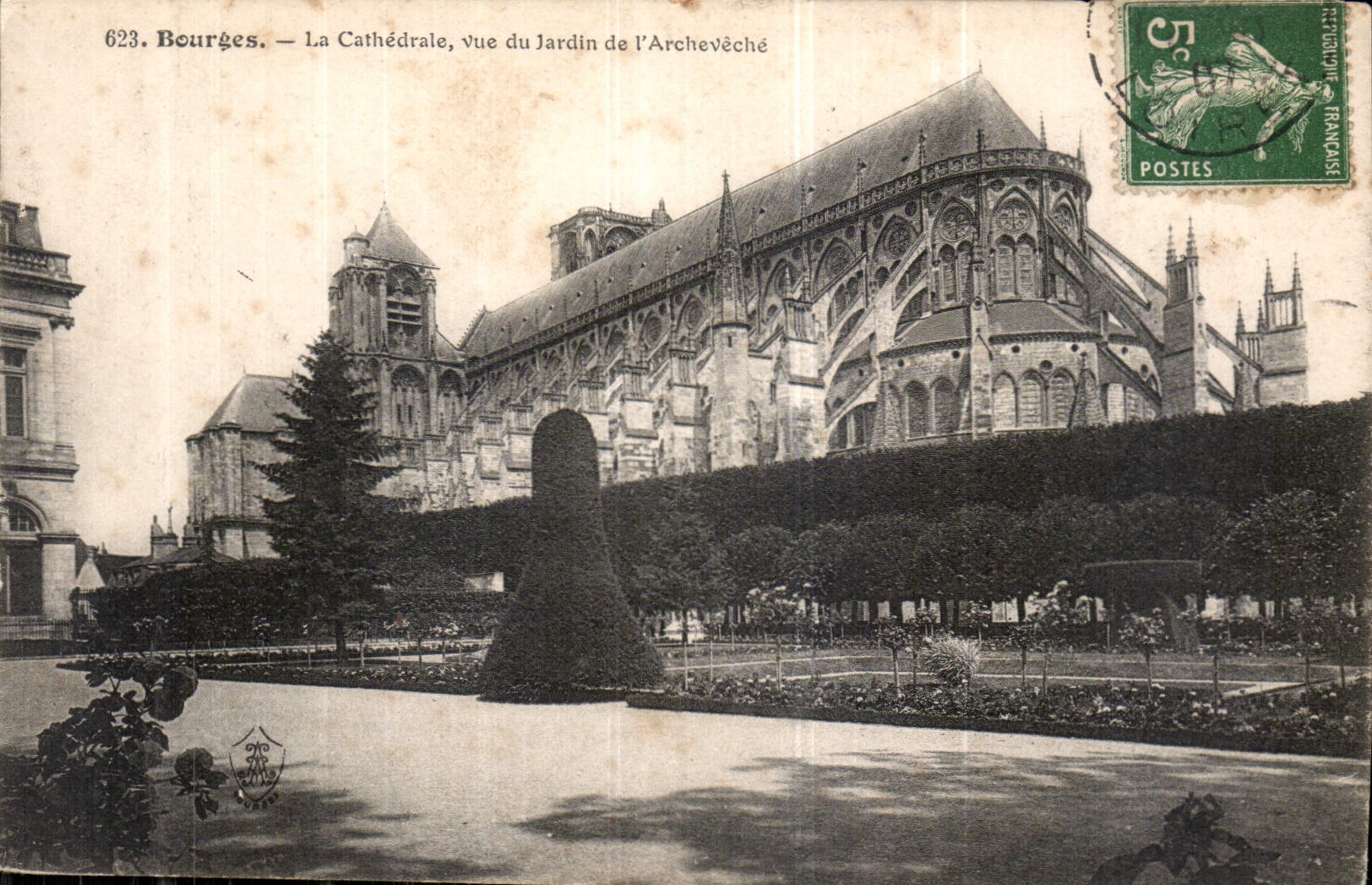 CPA Bourges La Cathedrale Vue du Jardin de l'Archeveche 