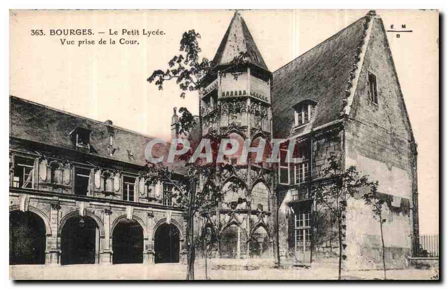 CPA Bourges Le Petit Lycee Vue prise de la Cour 
