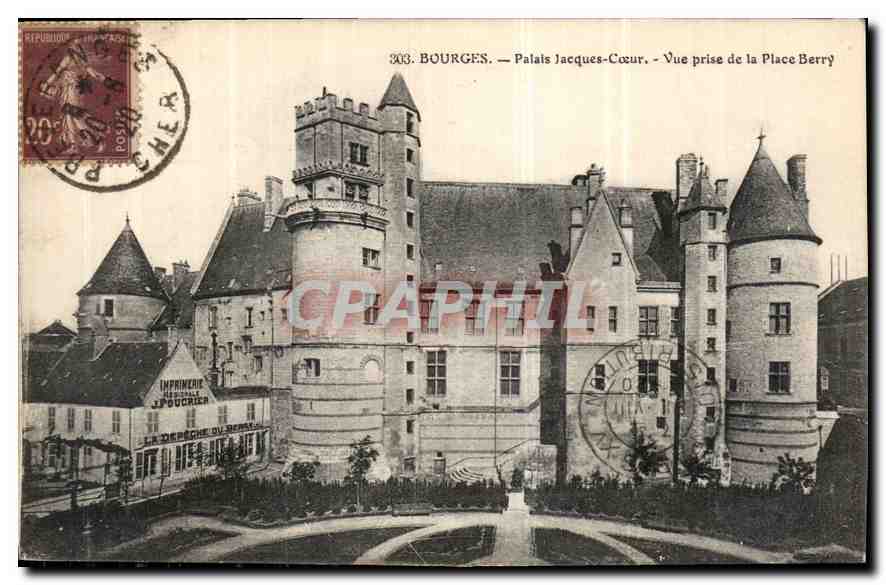 CPA Bourges Palais Jacques Coeur Vue prise de la Place Berry 
