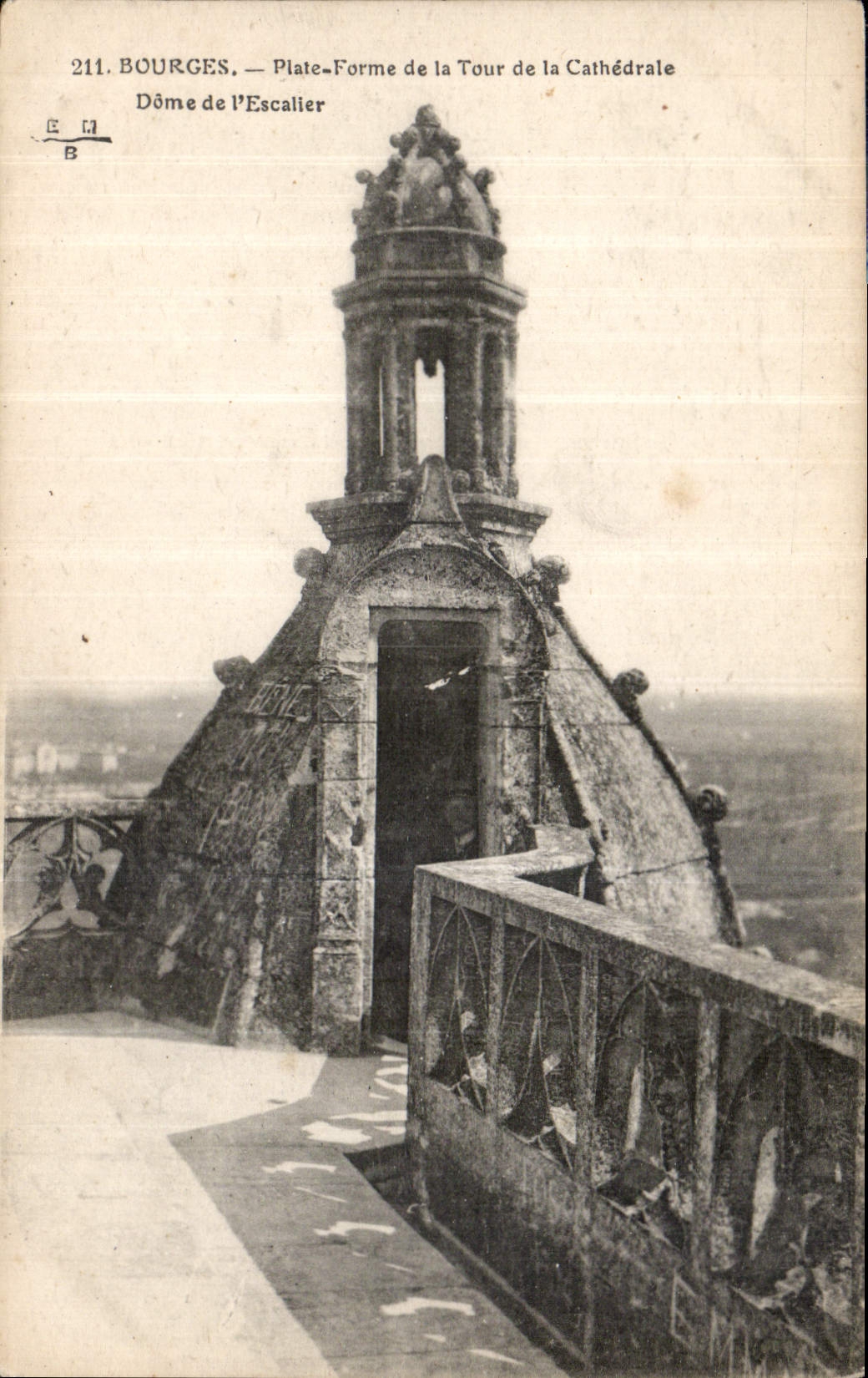 CPA Bourges Plate forme de la Tour de la Cathedrale Dome de l'Escalier 