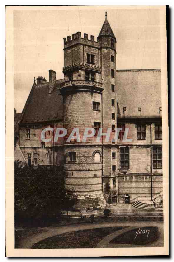 CPA La Douce France Bourges Cher Hotel de Jacques Coeur La Tour du Tresor 